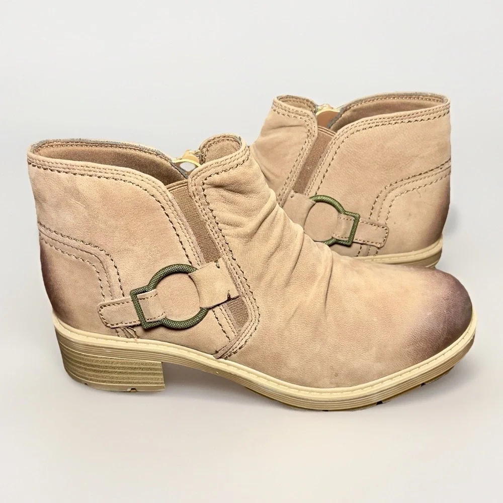 CLARKS Hearth Faye Ankle Boot Women's Size‎ US 8.5 Brown Nubuck
